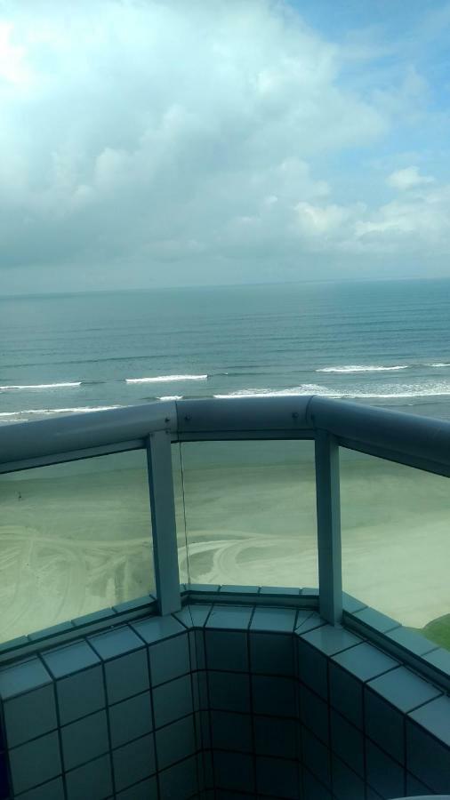 Belo Apartamento Com Vistas Para O Mar - Pe Na Areia - Churrasqueira Na Varanda Πράια Γκράντε Εξωτερικό φωτογραφία